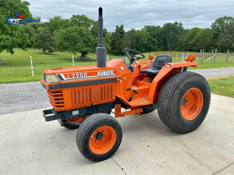 1992 Kubota L2250 photo 1